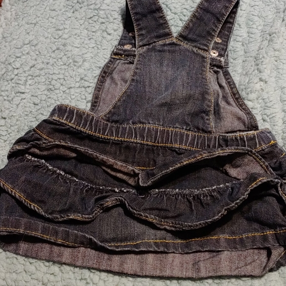 2 dresses - Picture 4 of 4